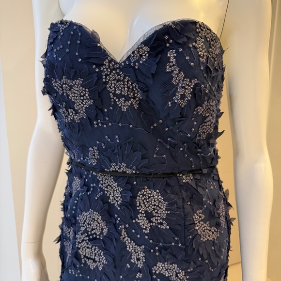 Aidan Mattox floral appliqué with sequins - Picture 4 of 5